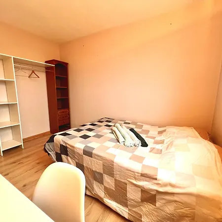 Apartment Proche Gare, 6 Voyageurs Et Stationnement Gratuit Reims