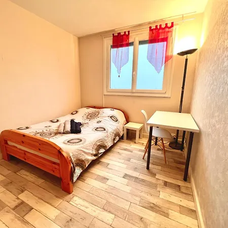 Apartment Proche Gare, 6 Voyageurs Et Stationnement Gratuit Reims